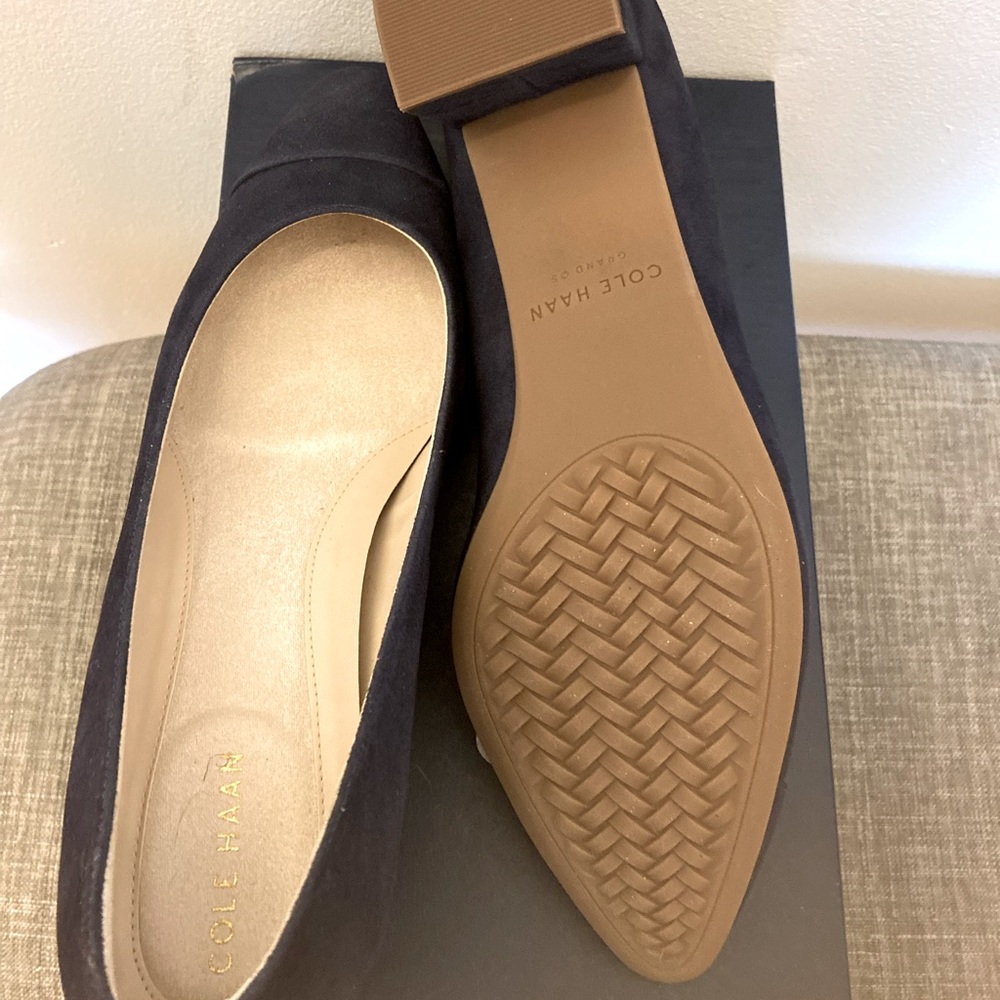 Cole Haan Go to Pump in marine Blue suede size 7.5 - Picture 6 of 6